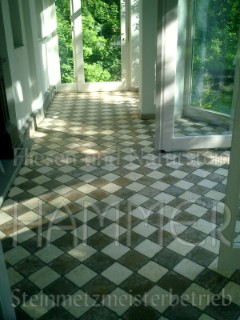 Travertino classico & noce Schachbrettmuster